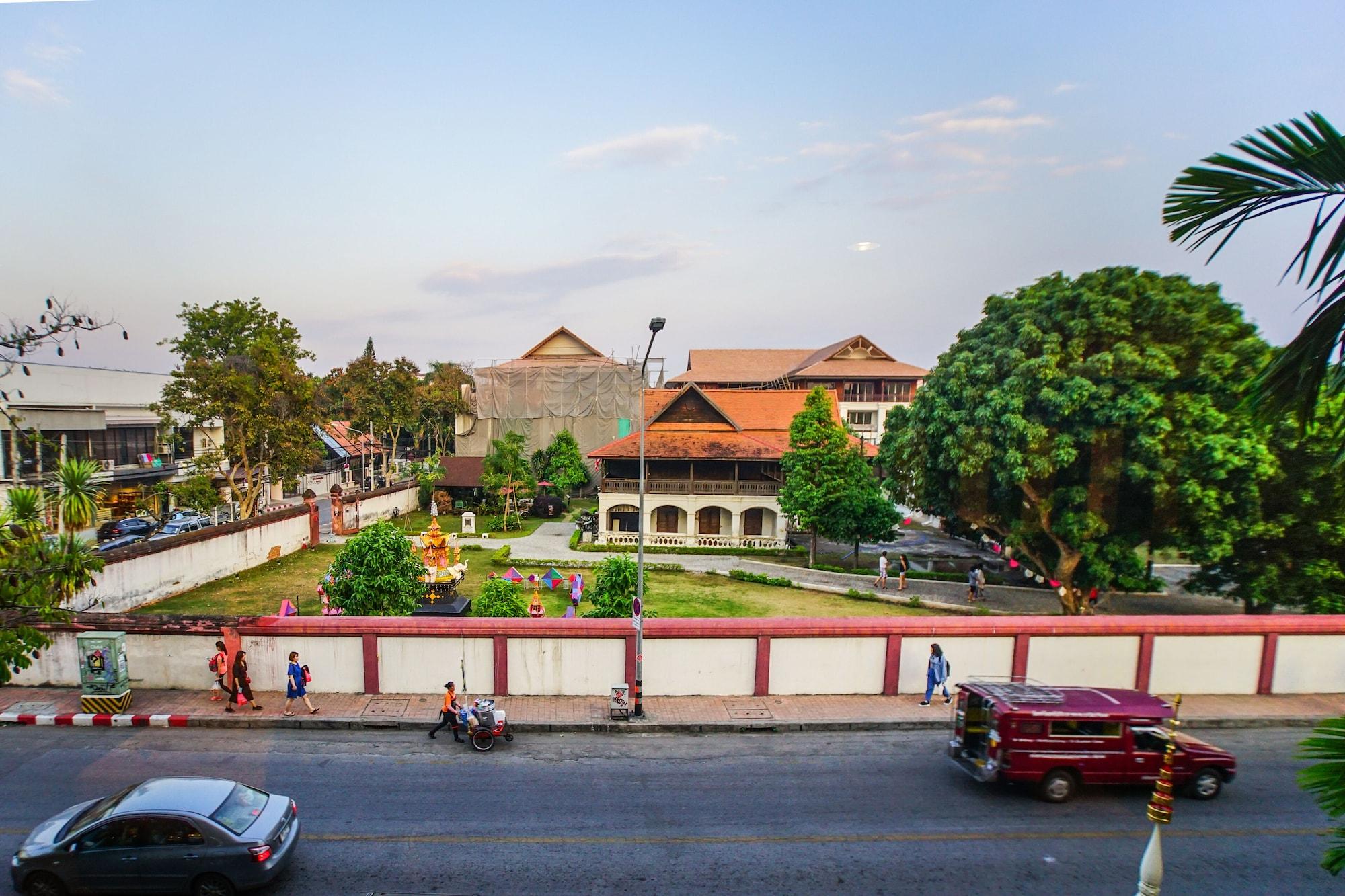 Parasol Inn Chiang Mai Old City Hotel Exteriör bild
